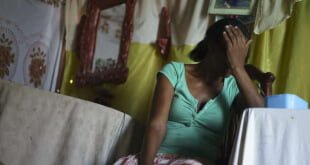 Esta mujer nació en Haití pero sus ocho hijos en la República Dominicana. Decenas de miles de personas nacidas en el país de ascendencia haitiana podrían ser deportadas. Foto: ACNUR/B. Sokol
