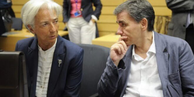 La directora gerente del FMI, Christine Lagarde, junto al ministro de Finanzas griego, Euclides Tsakalotos