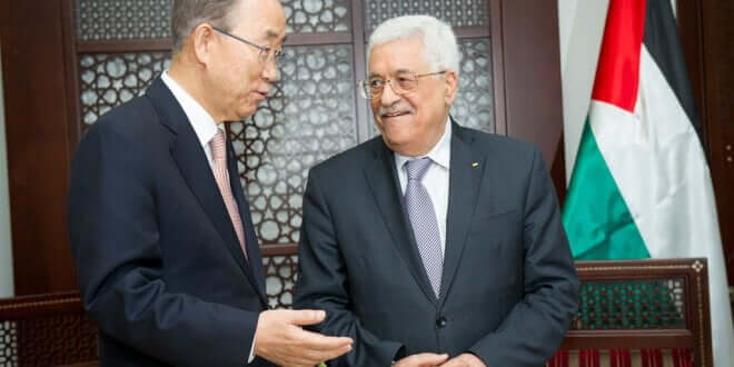 Ban Ki-moon y Mahmoud Abbas en Ramallah. Foto: ONU/Rick Bajornas