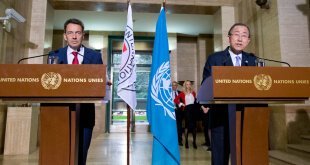 El Secretario General de la ONU, Ban Ki-moon, y la Sra. Ban visitan un centro de recepción de refugiados en la Comunidad de Sant Egidio, en Roma, 17 de octubre de 2015. Captura de video UNIFEED. Foto ONU/Jean Marc Ferre