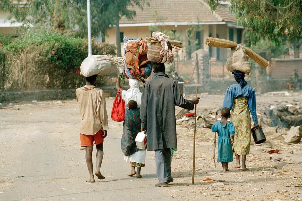 Refugiados de Rwanda, que huyeron del genocidio, regresan a su país en julio de 1994 desde Zaire (la actual República Democrática del Congo). Foto de archivo: ONU/John Isaac.
