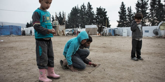 Siria es uno de los países que requieren más atención en términos humanitarios. En la imagen, niños sirios, en un campamento para refugiados en el Valle de Bekaa, en Líbano. Foto de archivo: UNICEF/Alessio Romenzi