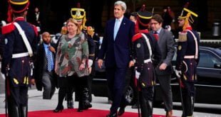 El secretario de Estado de EE. UU., John Kerry, en su visita en Buenos Aires junto a la ministra de Exteriores argentina, Susana Malcor