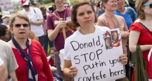 Protestas contra Donald Trump por su salida del pacto climático y sus vínculos con Rusia, el sábado en Washington AFP