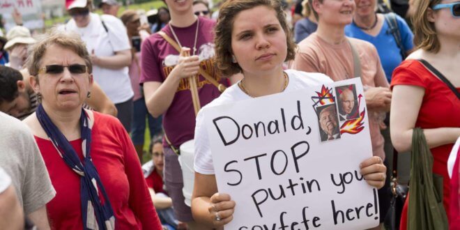 Protestas contra Donald Trump por su salida del pacto climático y sus vínculos con Rusia, el sábado en Washington AFP