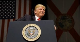 Donald Trump en Florida donde pronunció una conferencia sobre las relaciones entre Estados Unidos y Cuba. CARLOS BARRIA REUTERS