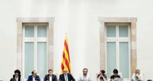 Acto de presentación de la ley del Referéndum. ALBERTO ESTEVEZ EFE