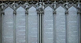 Puerta de la iglesia de Wittenberg en la que se muestran las 95 tesis reformistas de Martín Lutero. JAN WOITAS AP