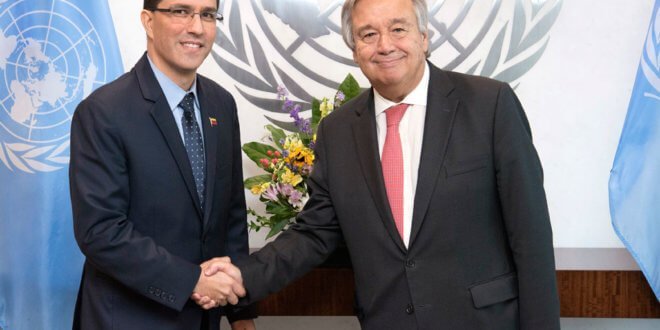 El ministro de Asuntos Exteriores de Venezuela, Jorge Arreaza, y el Secretario General de la ONU, António Guterres. Foto: ONU/Evan Schneider