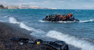 Llegada de una balsa con decenas de refugiados a las costas de Lesbos, en Grecia. Foto: UNICEF / Ashley Gilbertson