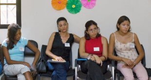 Participantes en un taller sobre violencia contra la mujer en Honduras Foto archivo: ONU/Mark Garten
