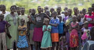 Sursudaneses en el distrito de Impevi, en Uganda. Foto: ONU / Mark Garten