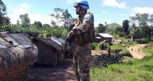 MONUSCO/Force - Un miembro de las fuerzas de paz uruguayas supervisa la situación en Bogoro, en la provincia de Ituri.