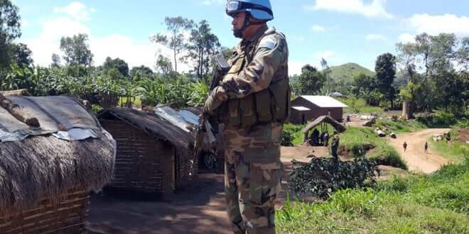MONUSCO/Force - Un miembro de las fuerzas de paz uruguayas supervisa la situación en Bogoro, en la provincia de Ituri.