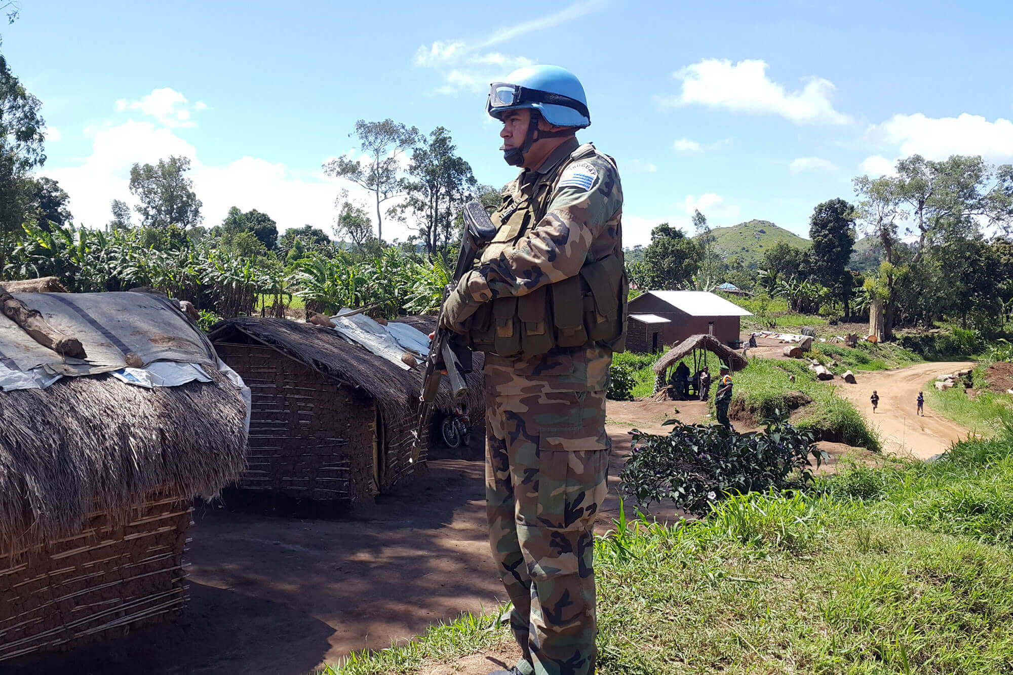 MONUSCO/Force - Un miembro de las fuerzas de paz uruguayas supervisa la situación en Bogoro, en la provincia de Ituri.
