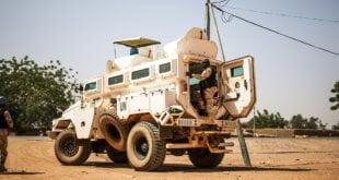 ONU/Harandane Dicko Cascos azules patrullan el poblado de Bara al noreste de Mali. Se trata de una de las misiones más peligrosas de la ONU.