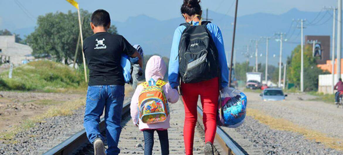 Dossier 2018 - Semana 25 7 Los niños migrantes y refugiados deberían estar con sus padres