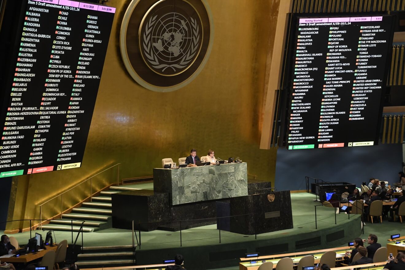 ONU/Evan Schneider La Asamblea General de la ONU vota por la resolución para proteger a los civiles palestinos.