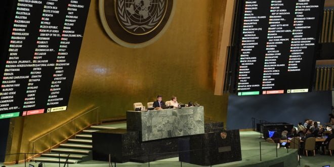 ONU/Evan Schneider La Asamblea General de la ONU vota por la resolución para proteger a los civiles palestinos.