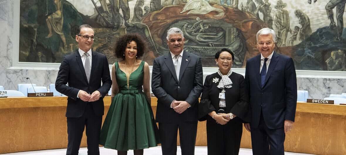 Dossier 2018 - Semana 23 2 ONU/Eskinder Debebe Los representantes de los cinco miembros no permanentes del Consejo de Seguridad recién elegidos. (de izq. a dcha): Alemania, Sudáfrica, el Ministro de Relaciones Exteriores de la República Dominicana, Miguel Vargas Maldonado, Indonesia y Bélgica.