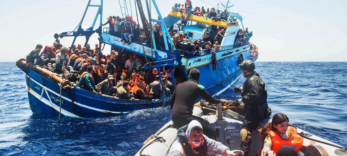 Dossier 2018 - Semana 26 4 Guardia Costera de Italia/Massimo Sestini La Armada Naval de Italia rescata migrantes en el Mediterráneo.
