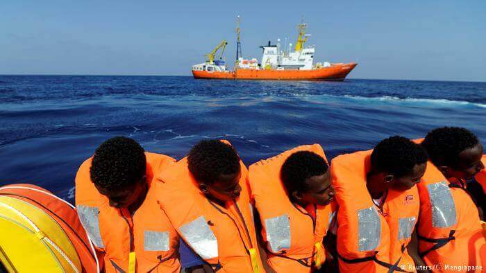 Migrantes rescatados en la costa de Libia.