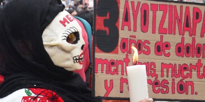 UNIC/Mexico Manifestación en la Ciudad de México sobre el caso de la escuela Normal de Ayotzinapa