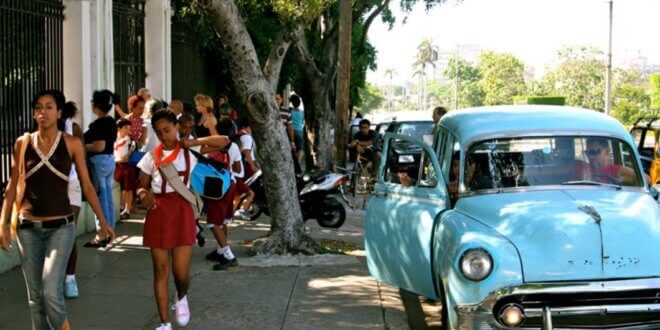 Foto de achivo: Radmilla Suleymanova Salida de la escuela en La Habana, Cuba.